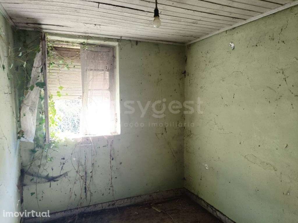 Moradia Isolada, localizada em Santa Ovaia de Baixo - Grande imagem: 4/19