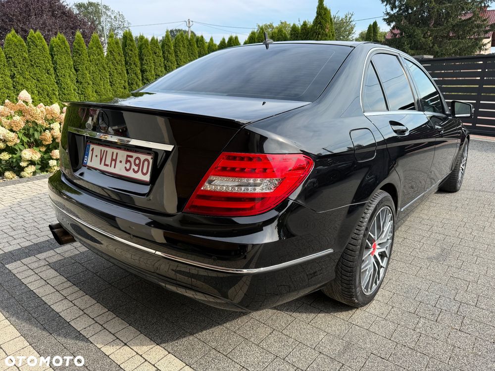 Mercedes-Benz Klasa C 180 CGI BlueEFFICIENCY Avantgarde - 12