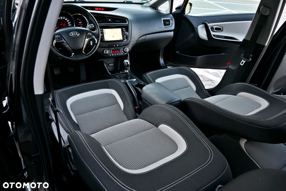 Kia Ceed 1.6 GDI ISG Spirit - 32