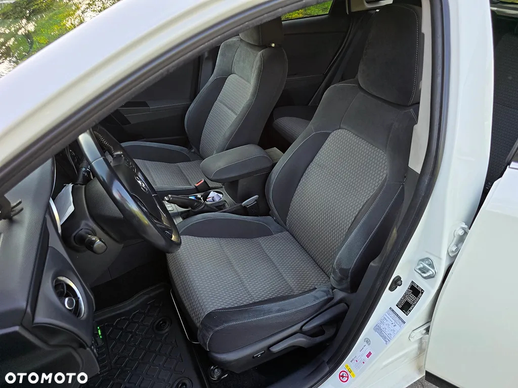 Toyota Auris Hybrid 135 Selection - 12