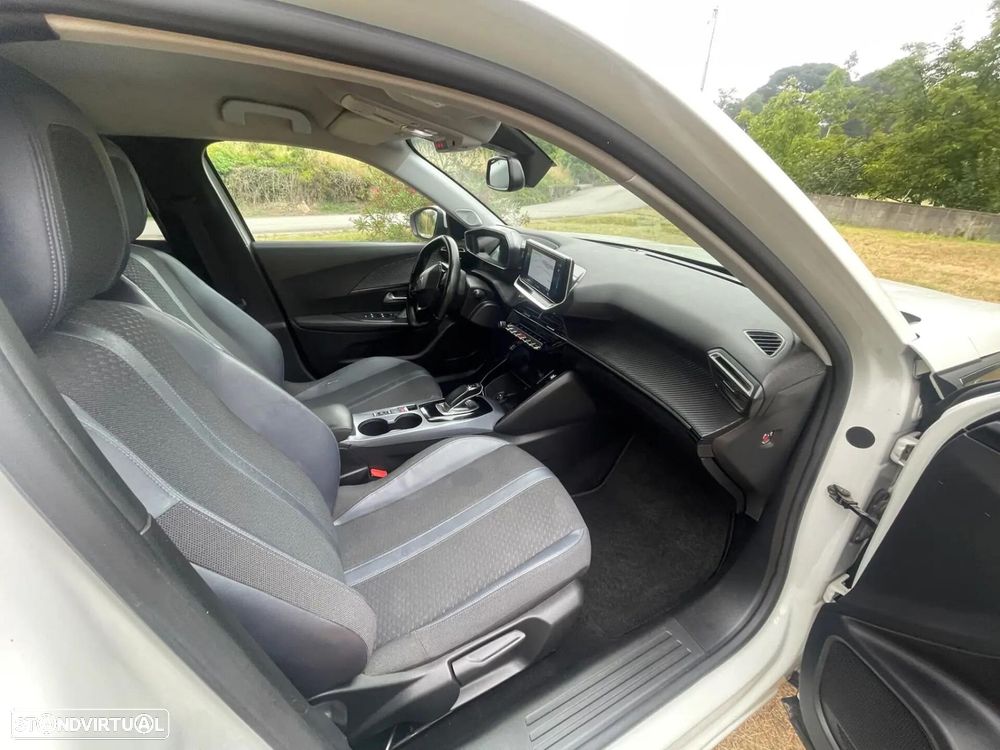 Peugeot e-2008 Allure - 21