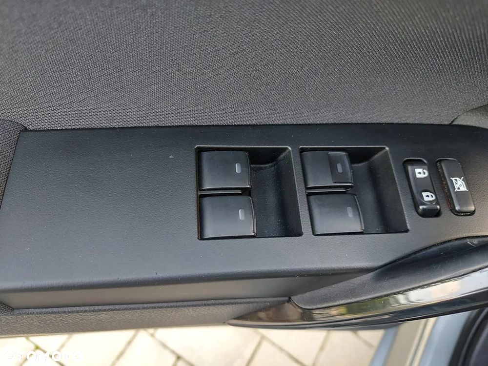 Toyota Auris 1.6 Premium - 16