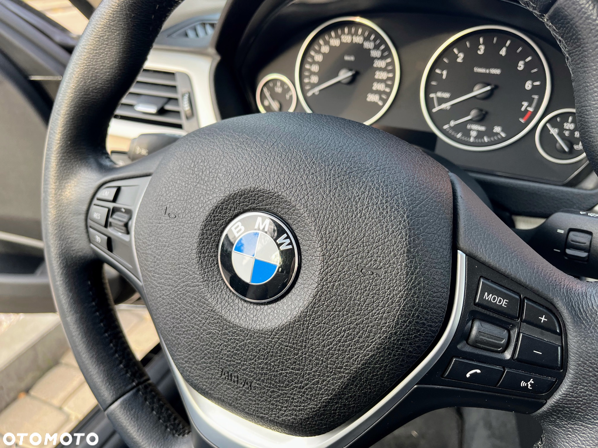 BMW Seria 3 330i xDrive Advantage - 11