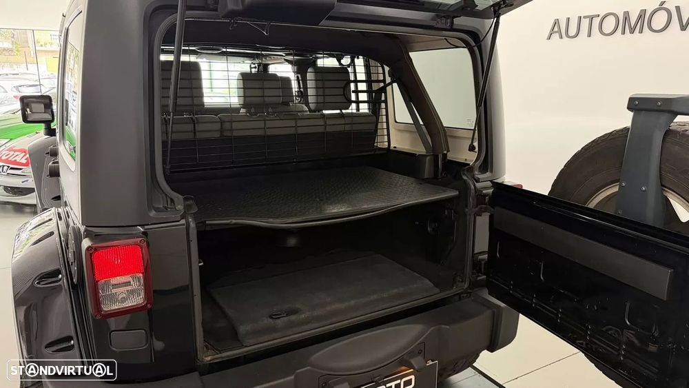 Jeep Wrangler Unlimited 2.8 CRD Sahara AT - 13