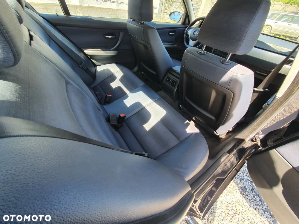 BMW Seria 3 320i - 11
