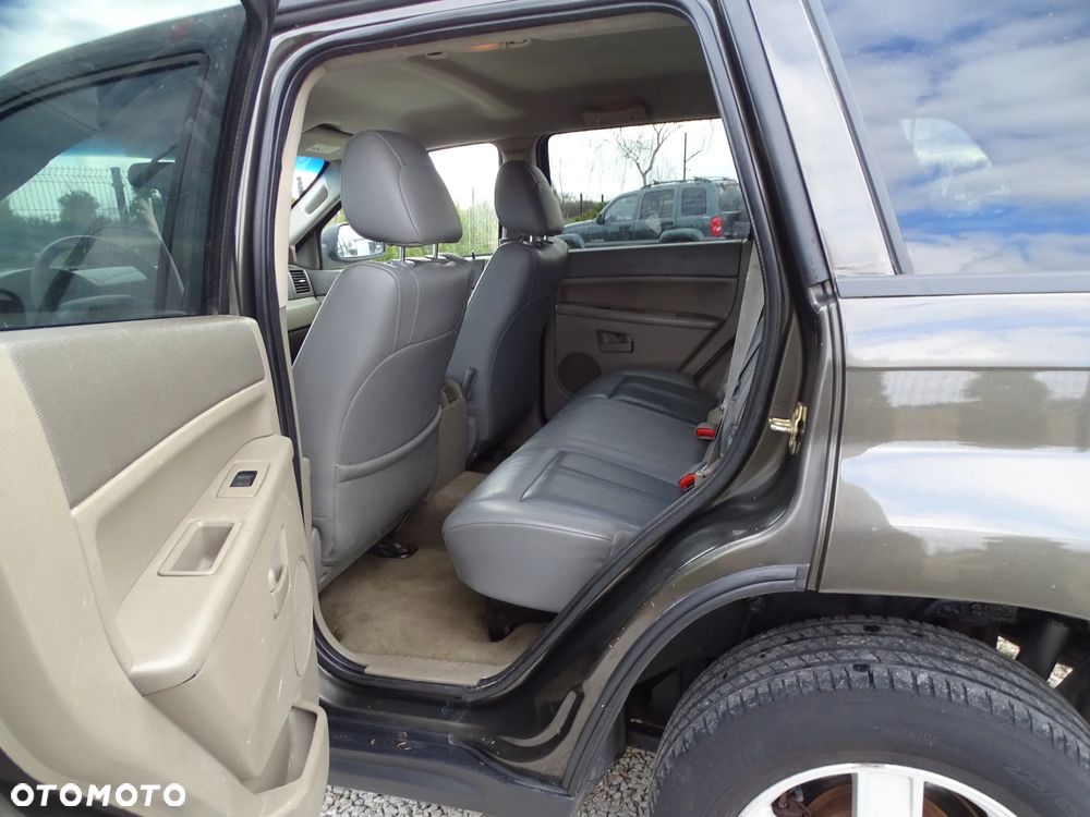 Jeep Grand Cherokee - 19