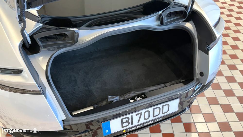 Aston Martin DB11 Coupé V8 - 37