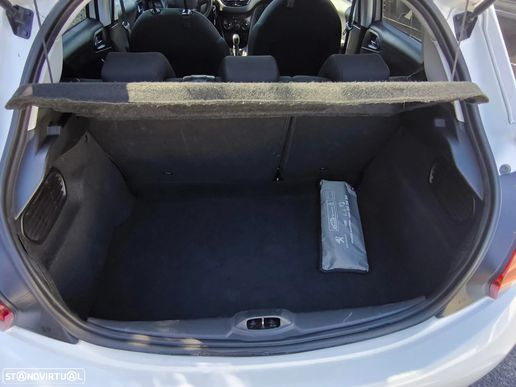 Peugeot 208 1.2 PureTech Signature - 13