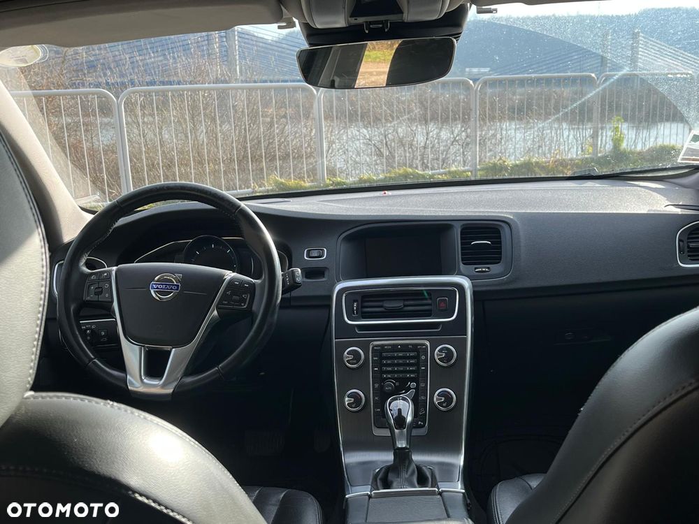 Volvo V60 Cross Country D4 AWD Geartronic Summum - 3