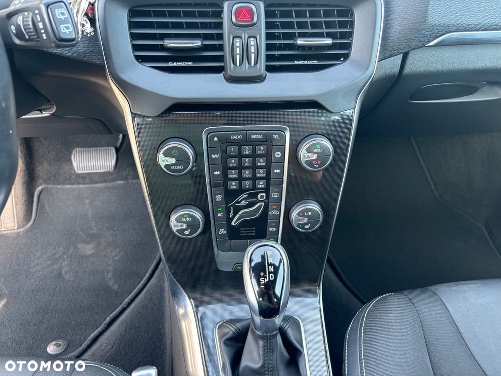 Volvo V40 T2 Drive-E Momentum - 16