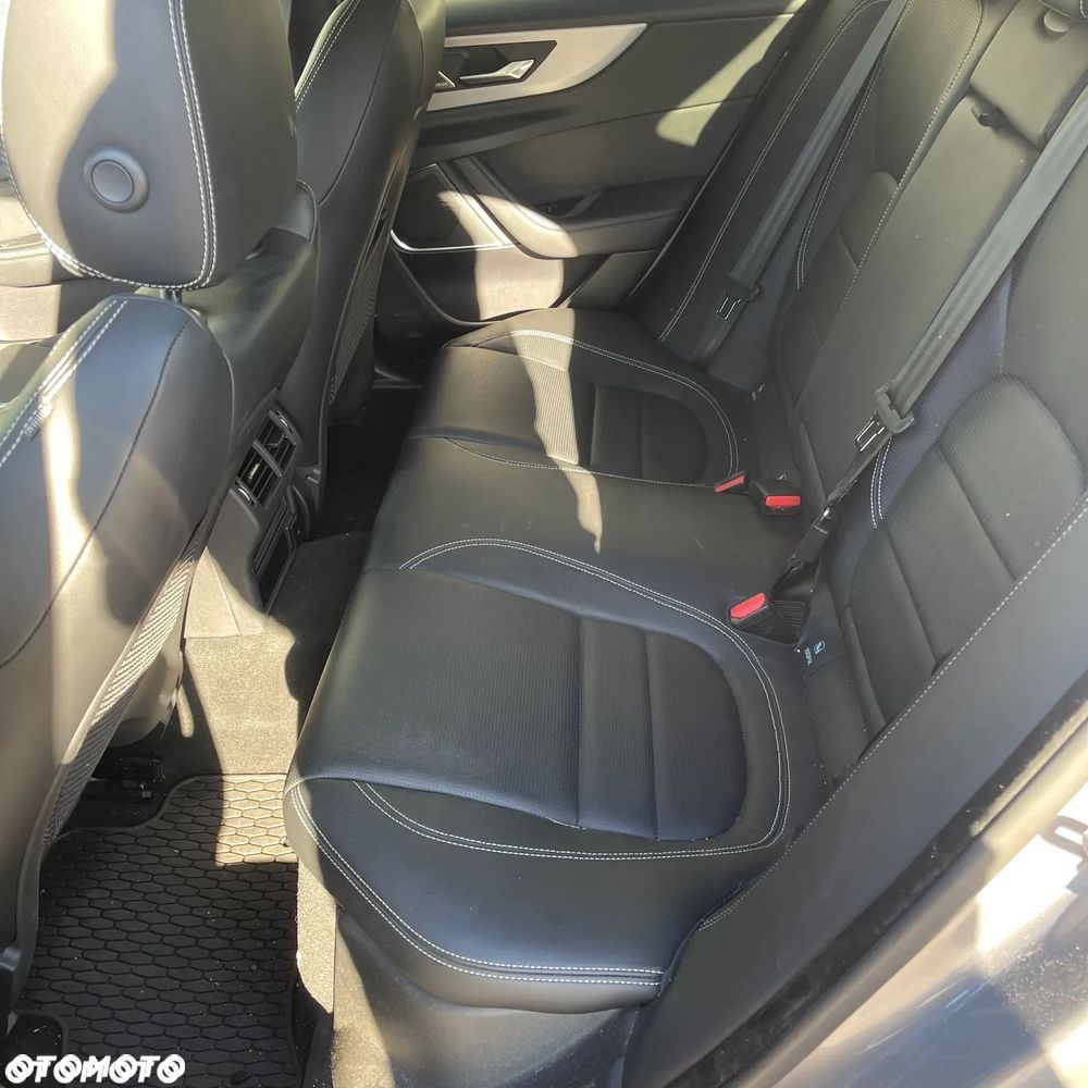 Jaguar XE 2.0 P250 R-Dynamic Black - 7