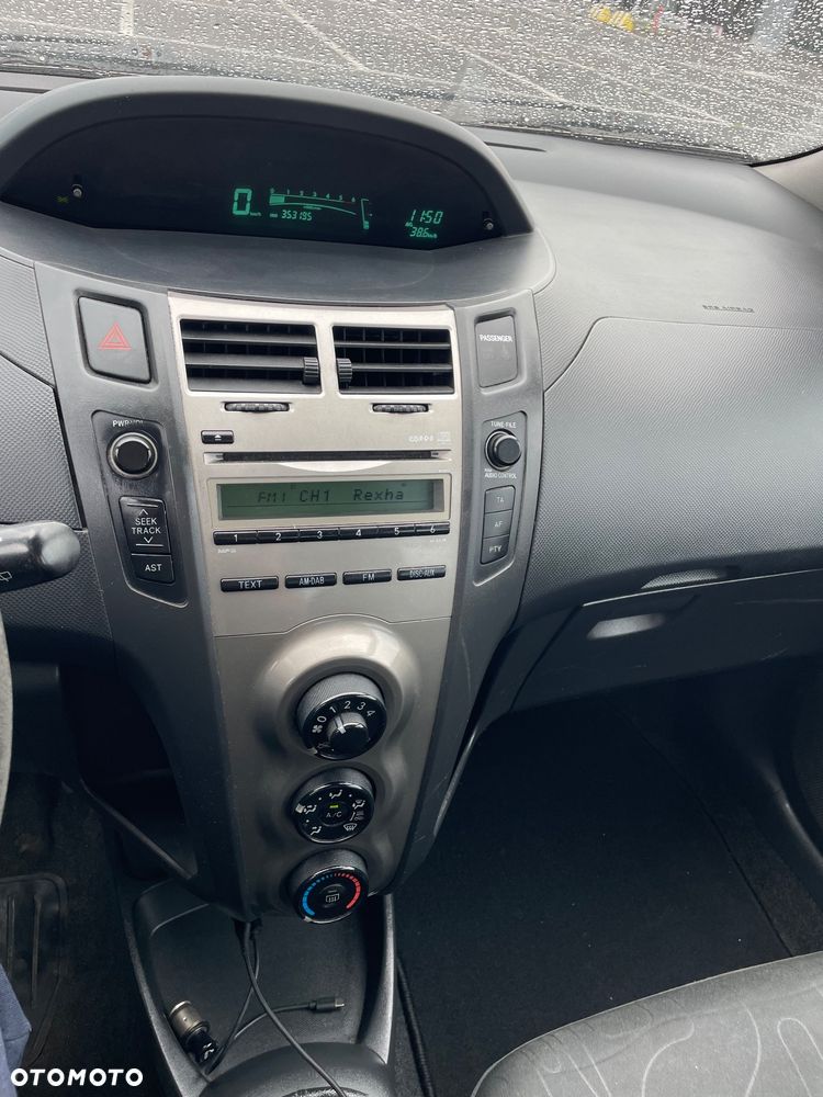 Toyota Yaris 1.4 D-4D Premium - 23