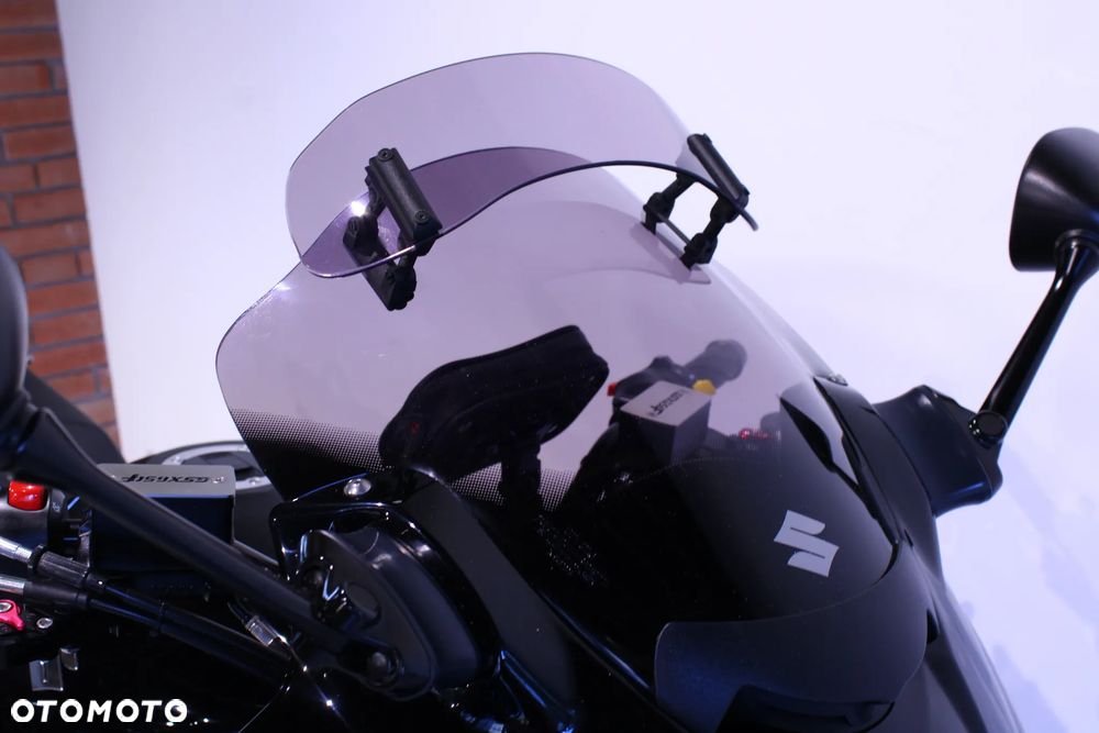 Suzuki GSX - 18