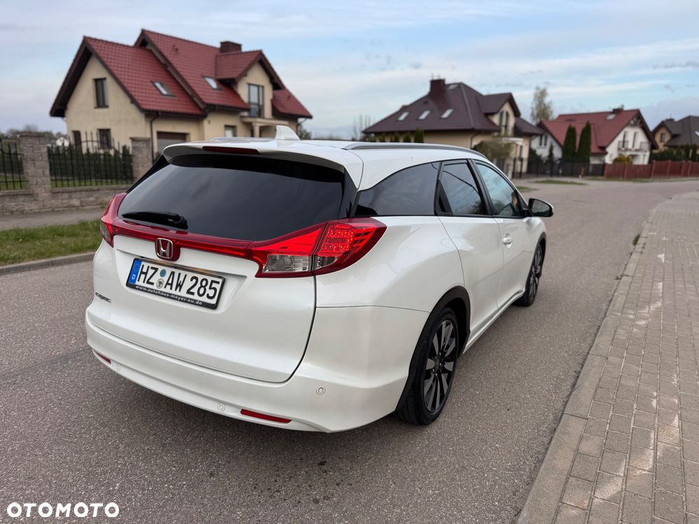 Honda Civic 1.8 i-VTEC Executive Black Edition - 4