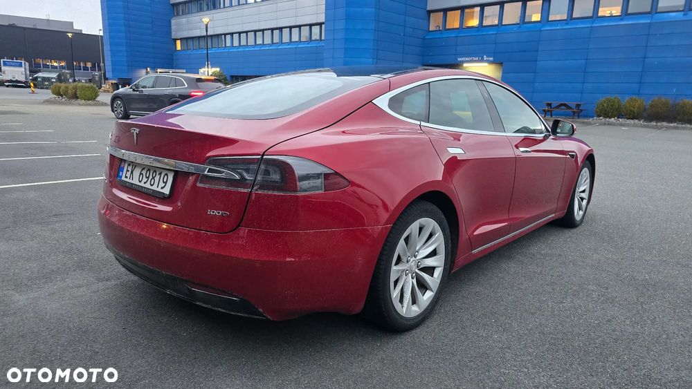 Tesla Model S - 32