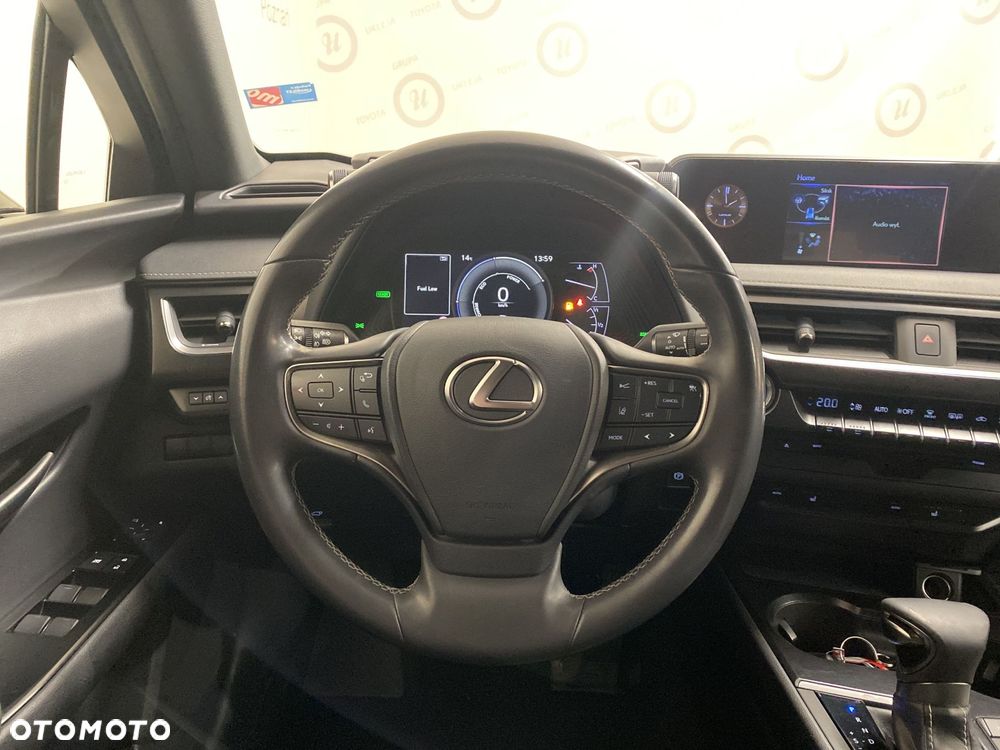 Lexus UX - 12