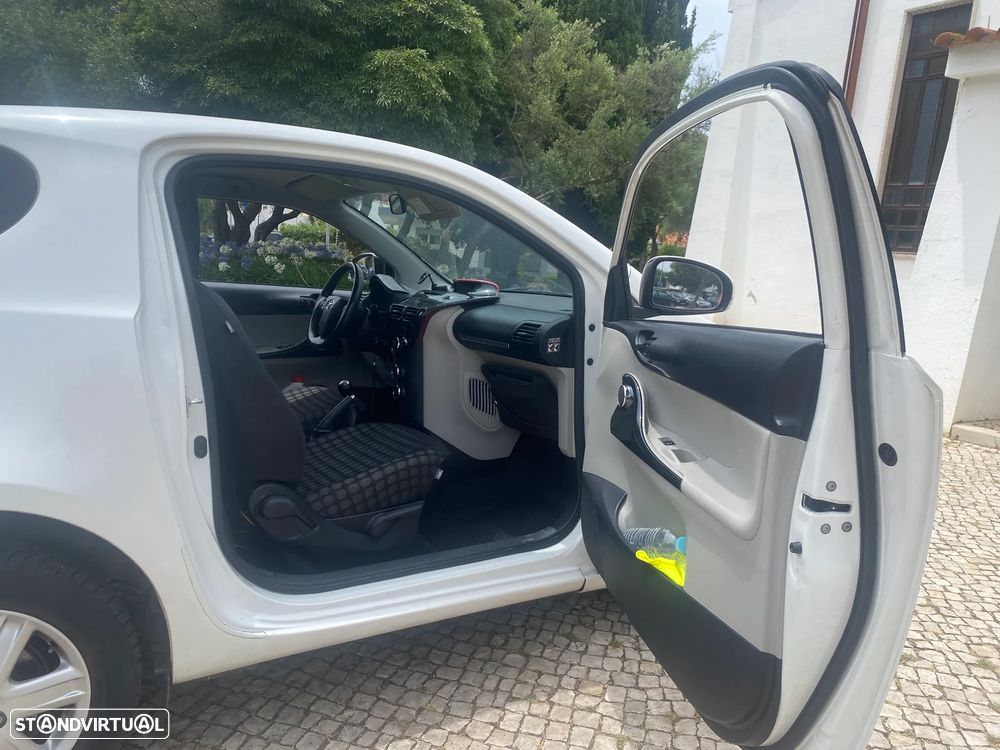 Toyota iQ 1.0 - 4