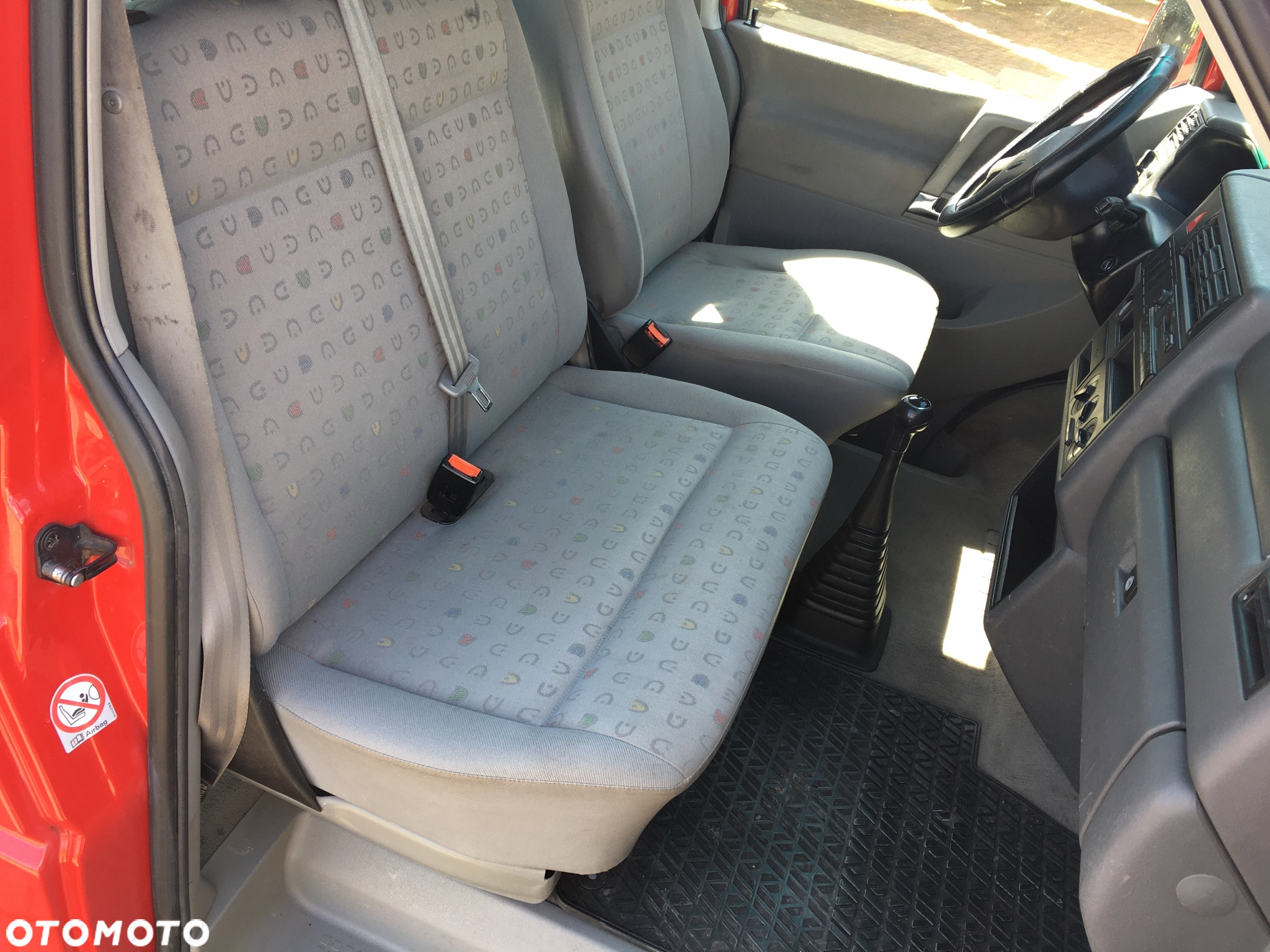 Volkswagen Caravelle - 14