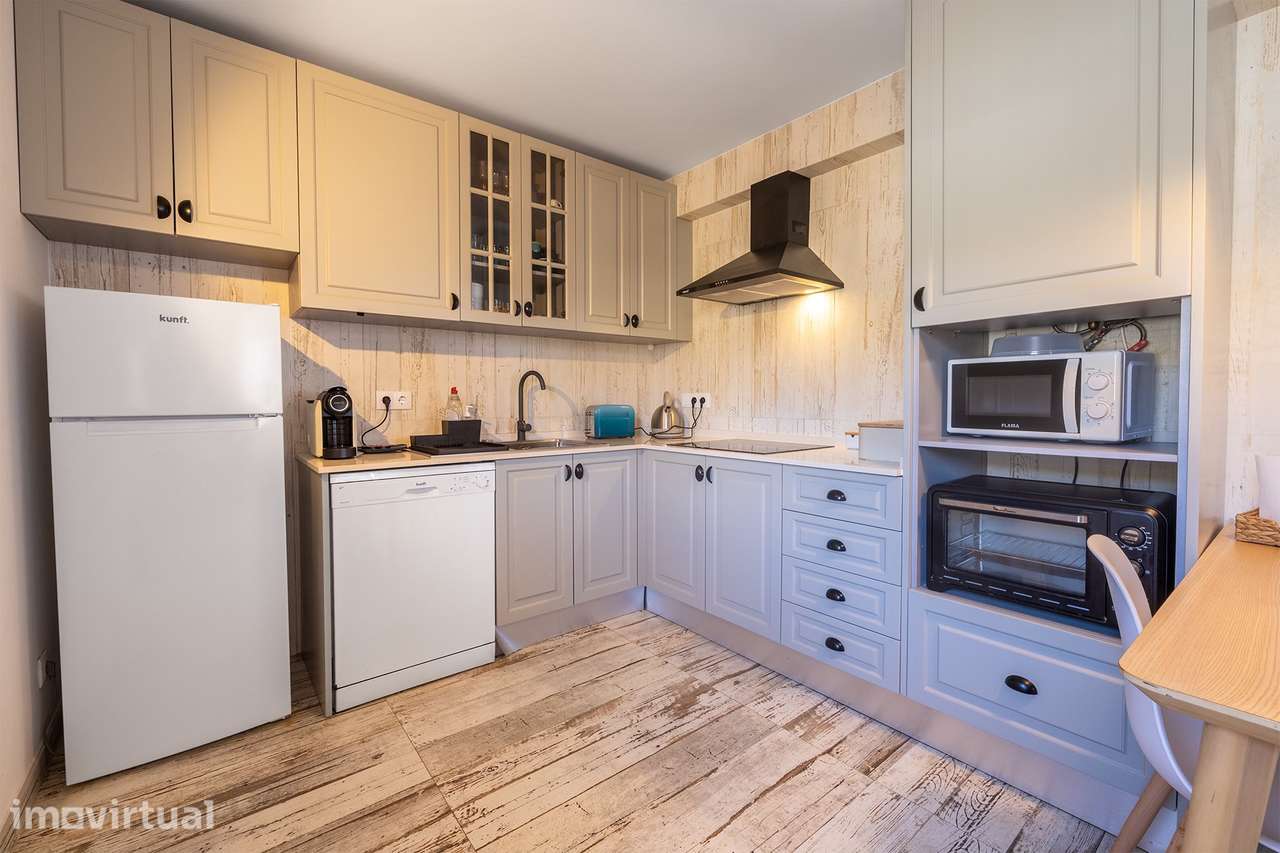 FABULOSA MORADIA REMODELADA PRIMEIRA LINHA DA PRAIA DE MONTE CLÉRIGO - Grande imagem: 5/37