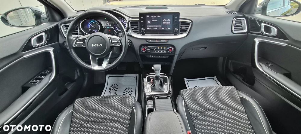 Kia XCeed - 30