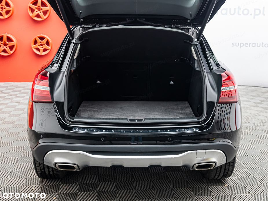 Mercedes-Benz GLA 200 7G-DCT - 22