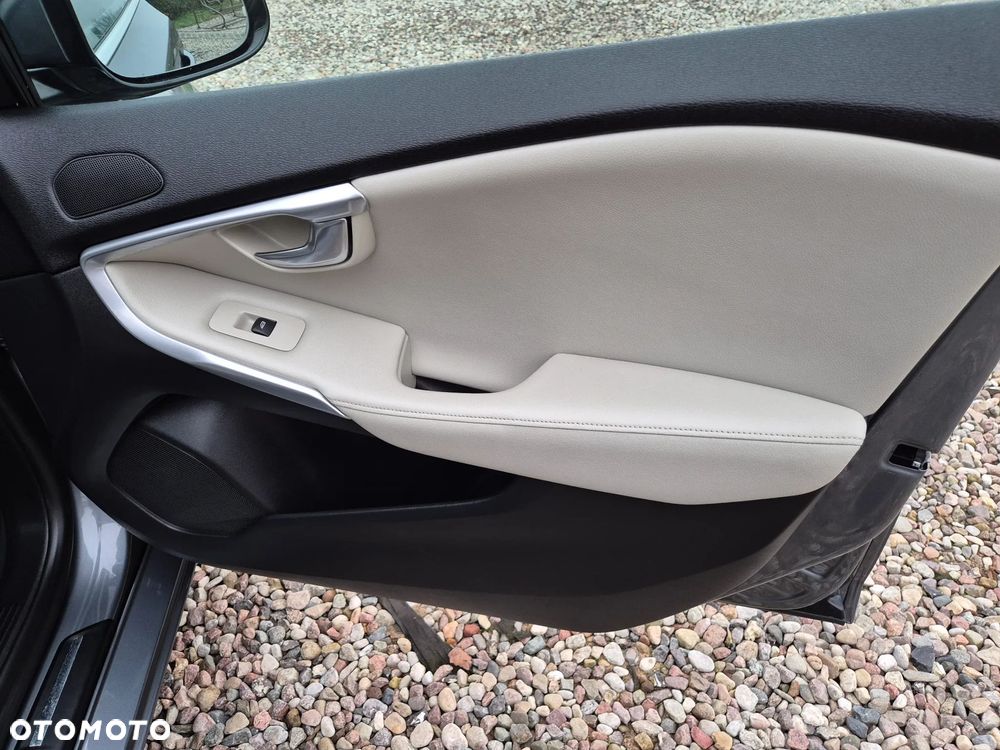 Volvo V40 D4 Inscription - 16