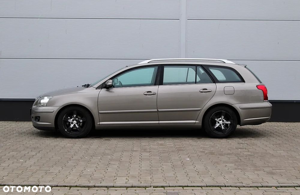 Toyota Avensis 1.8 VVT-i Sol Premium - 4