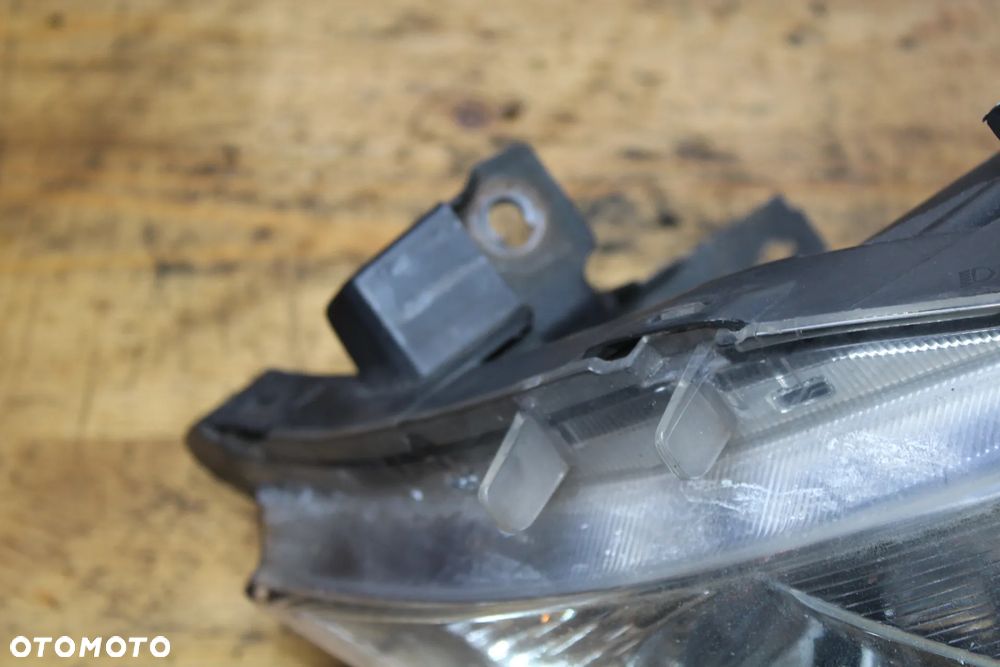 LAMPA LEWA LUB PRAWA PRZÓD TOYOTA AURIS I LIFT ANGLIA - 18