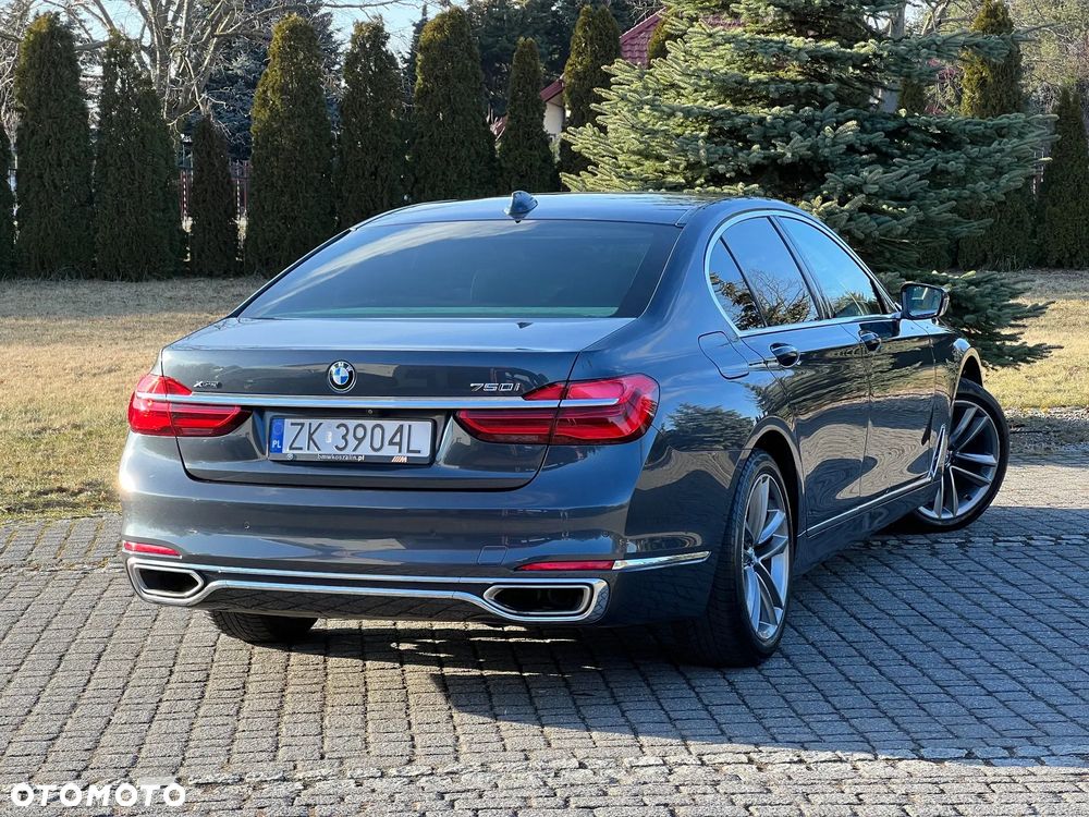 BMW Seria 7 750i xDrive - 9