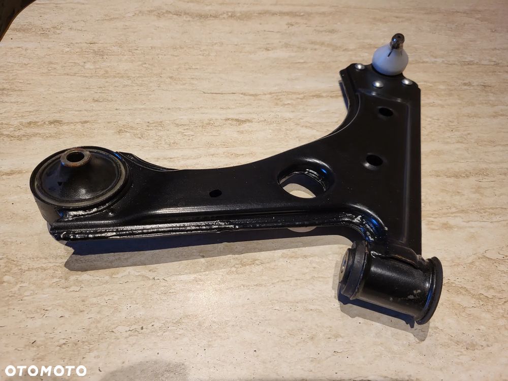 WAHACZ  przód Lewy  dół przód 16 mm pasuje do: OPEL ADAM, CORSA D, CORSA D/HATCHBACK, CORSA E, CORSA E/HATCHBACK 1.0-1.7D 07.06-    5352039 - 2