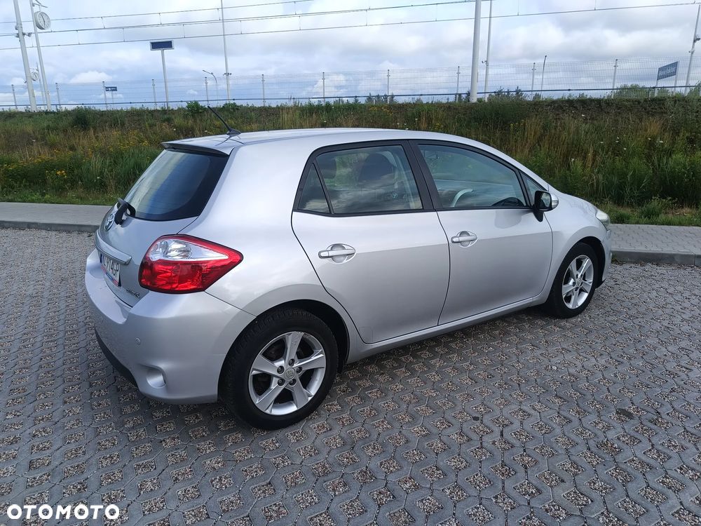 Toyota Auris 1.6 Sol - 11