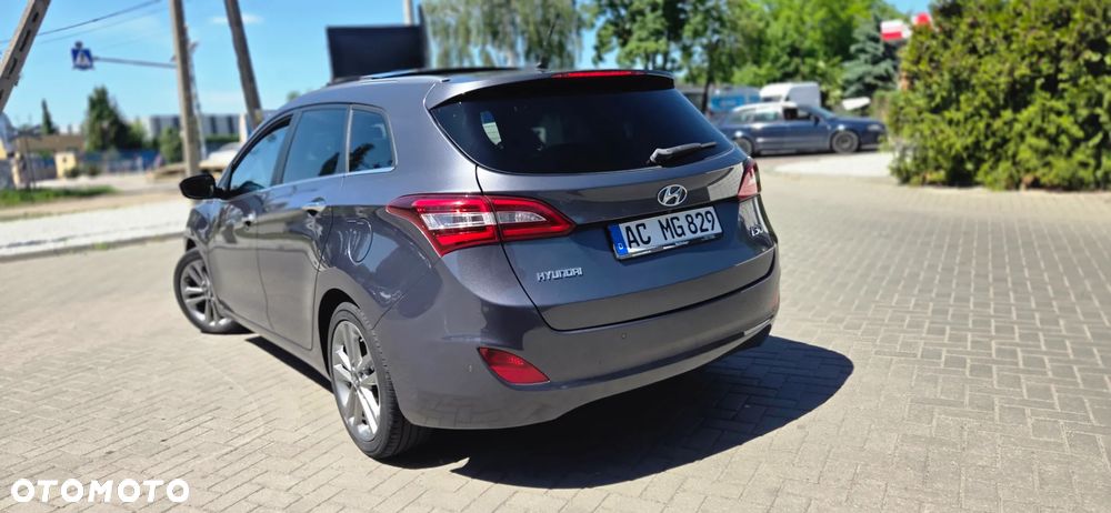 Hyundai i30 blue Kombi 1.6 GDi YES Gold - 11