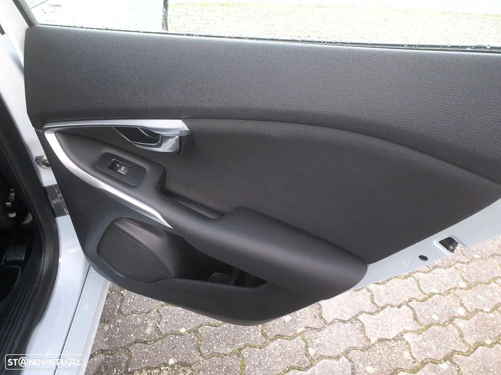 Volvo V40 1.6 D2 Eco Kinetic - 33