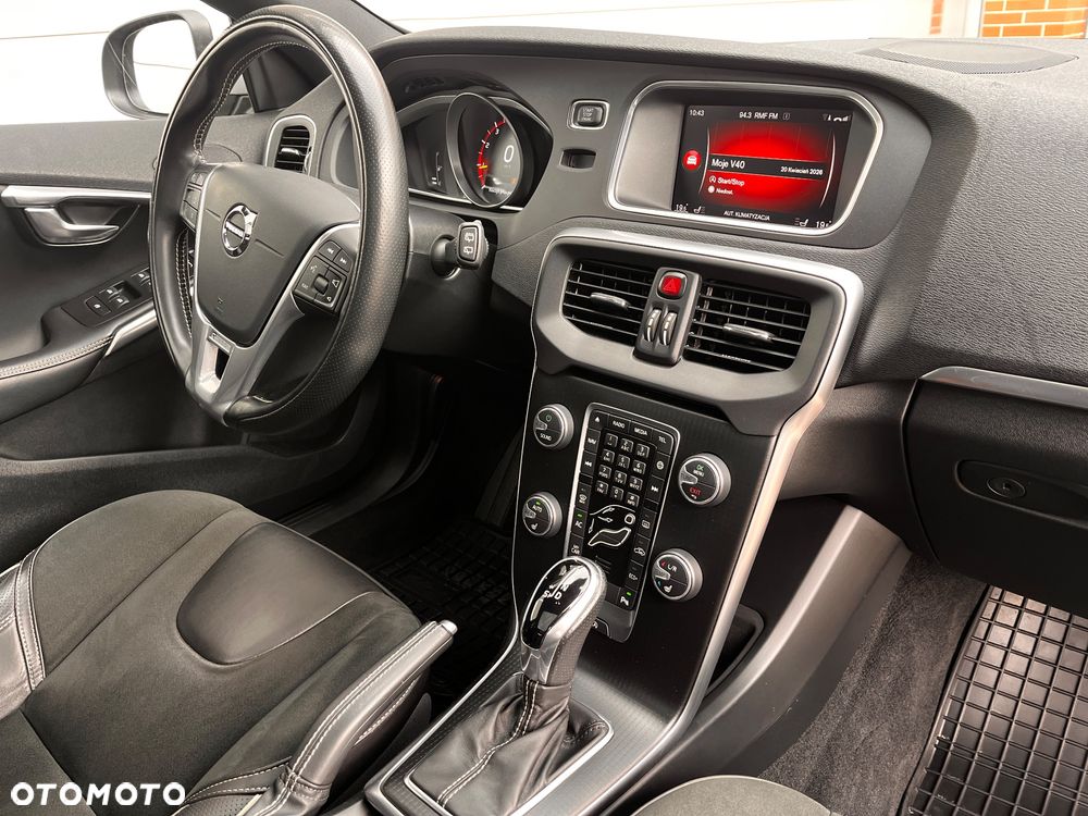 Volvo V40 T3 Geartronic RDesign - 38