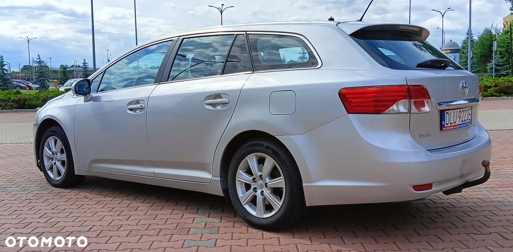 Toyota Avensis 2.0 Style MS - 10