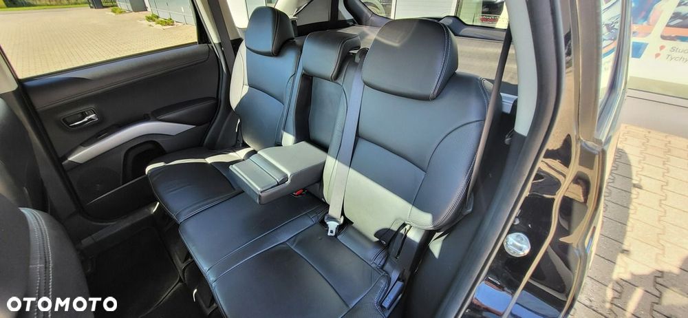 Mitsubishi Outlander - 24