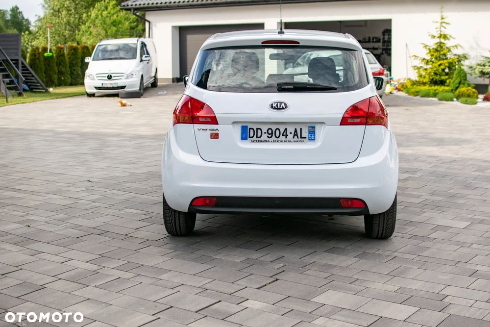 Kia Venga - 18