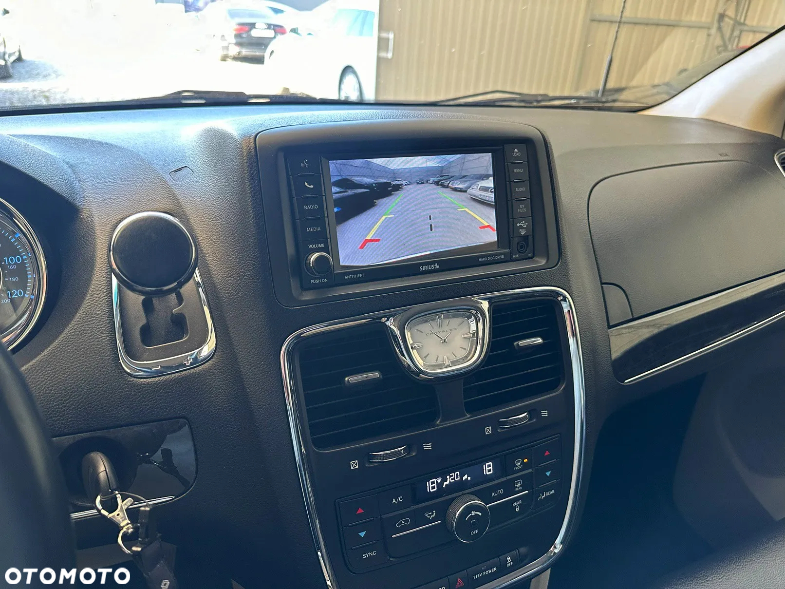 Chrysler Town & Country 3.6 Limited - 9