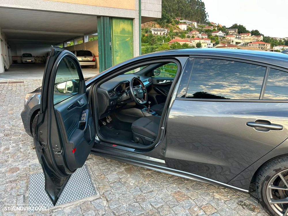 Ford Focus 1.5 EcoBoost Vignale - 6