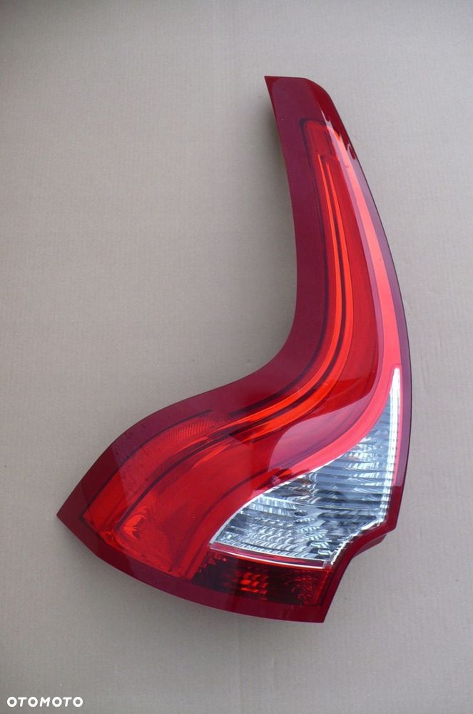 VOLVO XC60 I LIFT 13-17R EU - LAMPA TYŁ LEWA