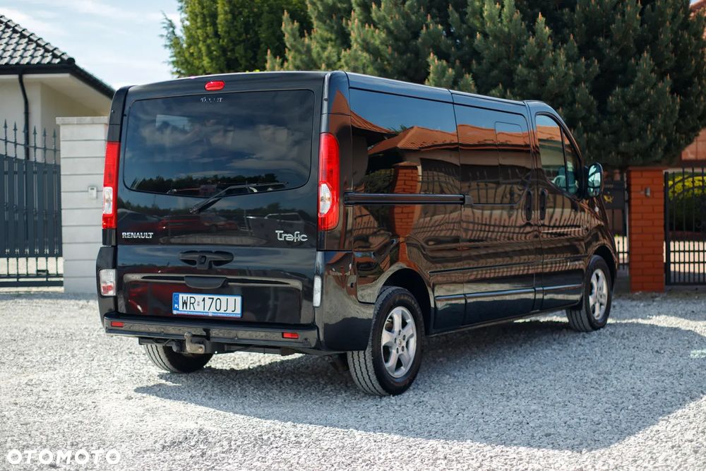 Renault Trafic Grand Passenger Black Edition - 4