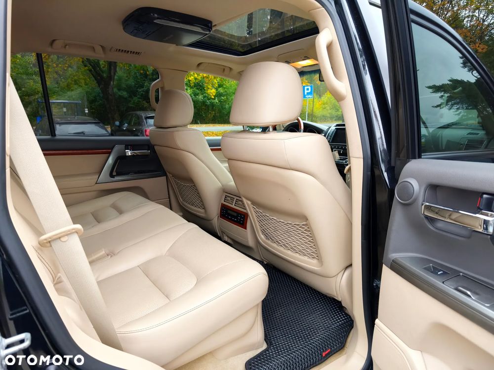 Toyota Land Cruiser - 13