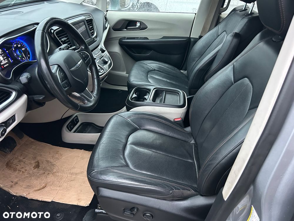 Chrysler Pacifica - 17