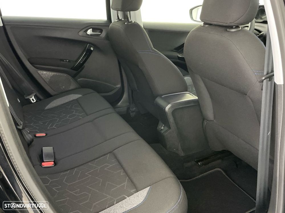 Peugeot 2008 1.2 PureTech Signature - 23