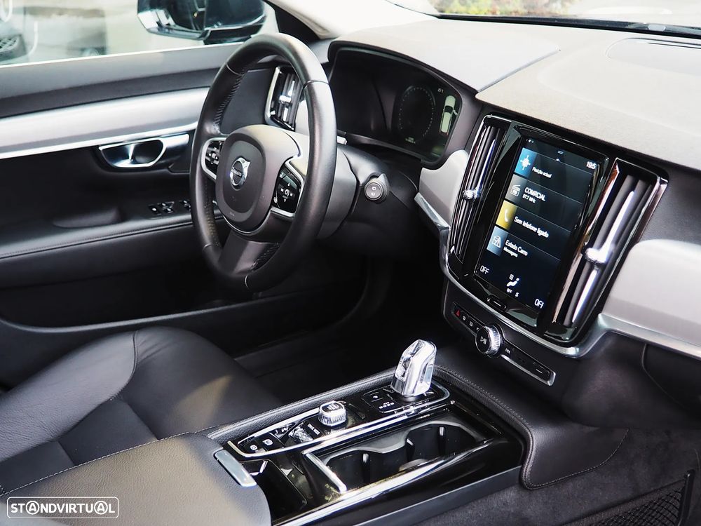 Volvo V90 2.0 T8 Momentum Plus AWD Geartronic - 18