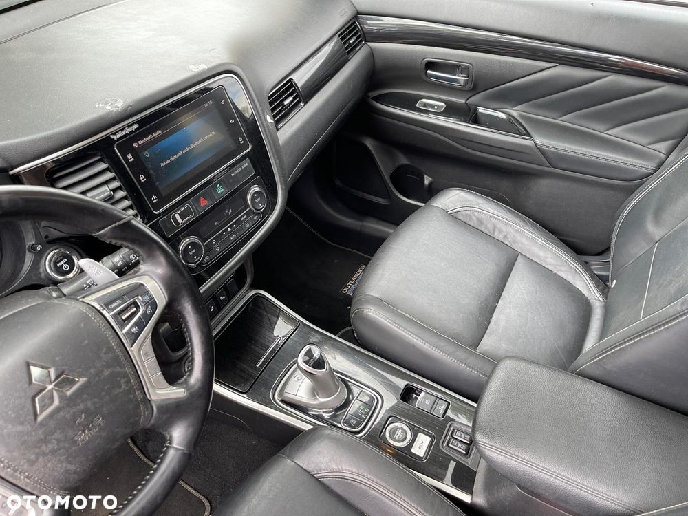 Mitsubishi Outlander Instyle NAVI + - 10