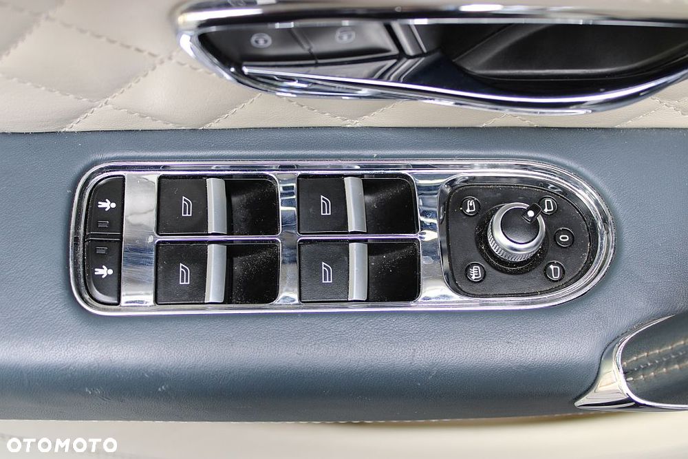 Bentley Bentayga W12 Mulliner - 36