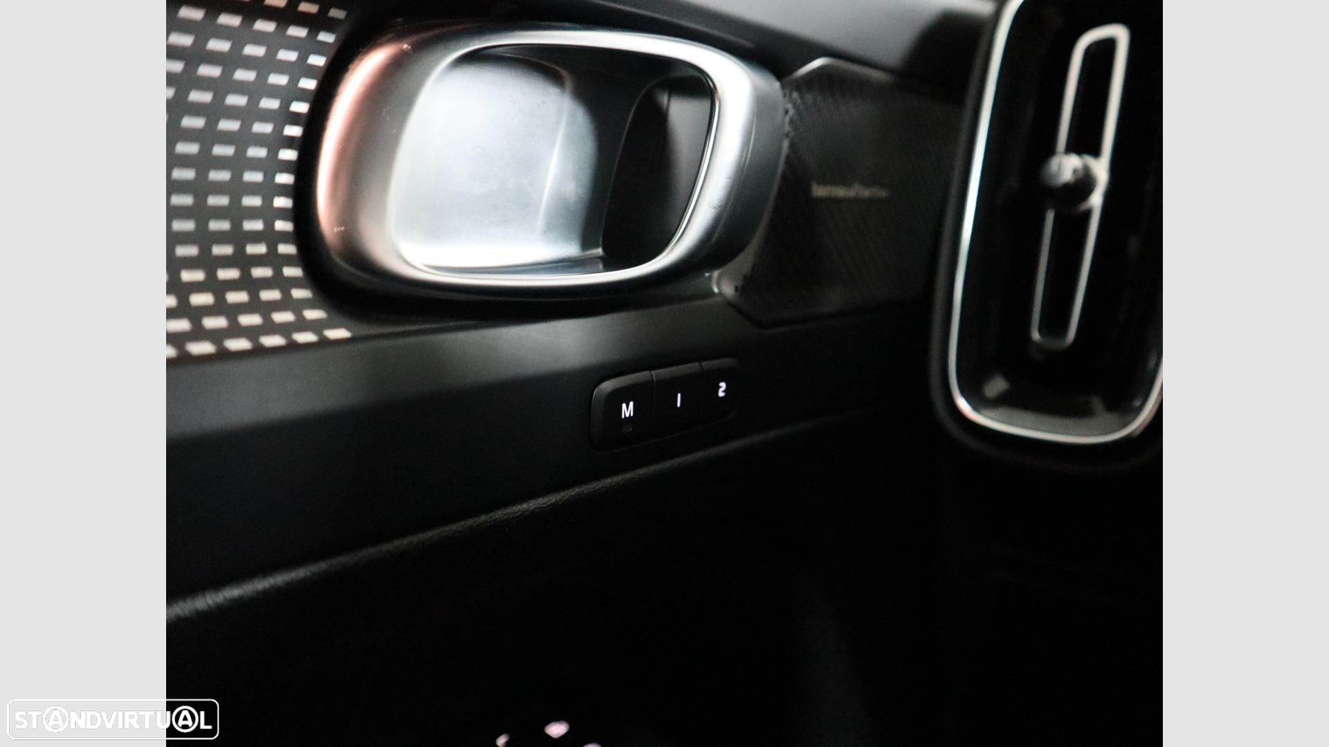 Volvo XC 40 1.5 T2 Plus Dark Auto - 28
