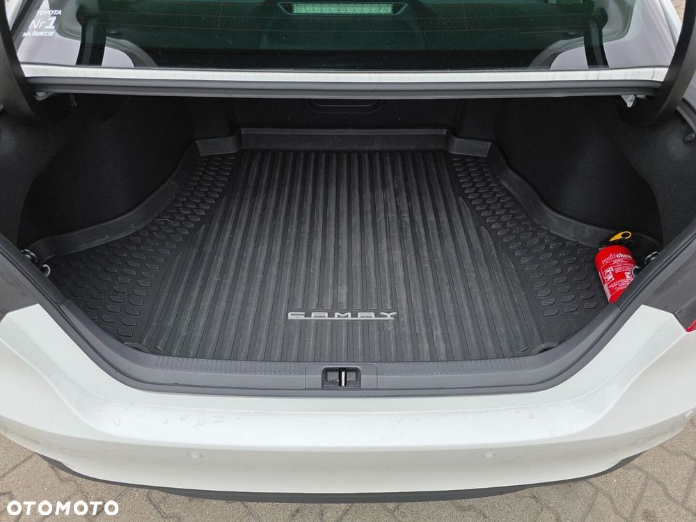 Toyota Camry 2.5 Hybrid Executive CVT - 6