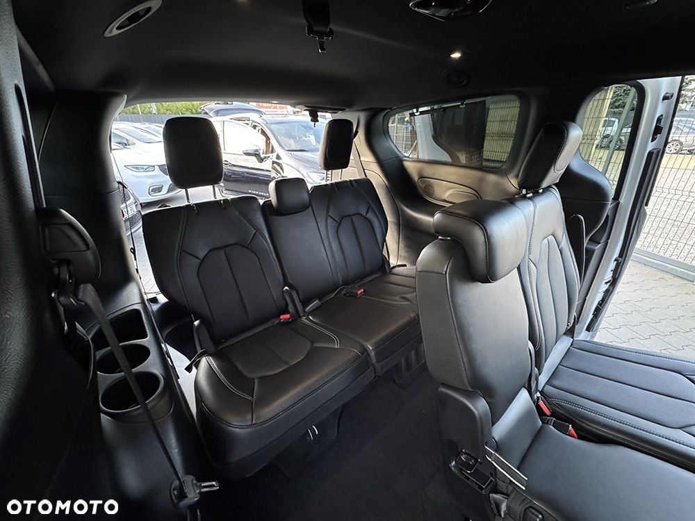 Chrysler Pacifica - 18